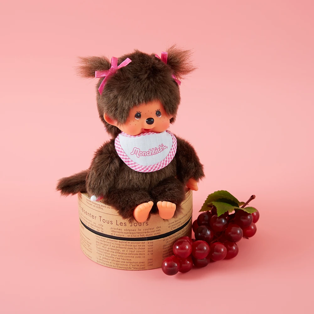 Monchhichi - Peluche Fille bavoir rose et blanc – Image 8