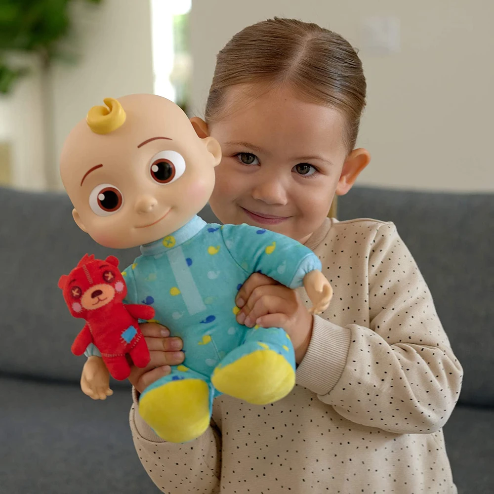CoComelon - Bébé musical JJ - doudou / poupée 30 cm qui joue la chanson "Yes yes bed time" – Image 7