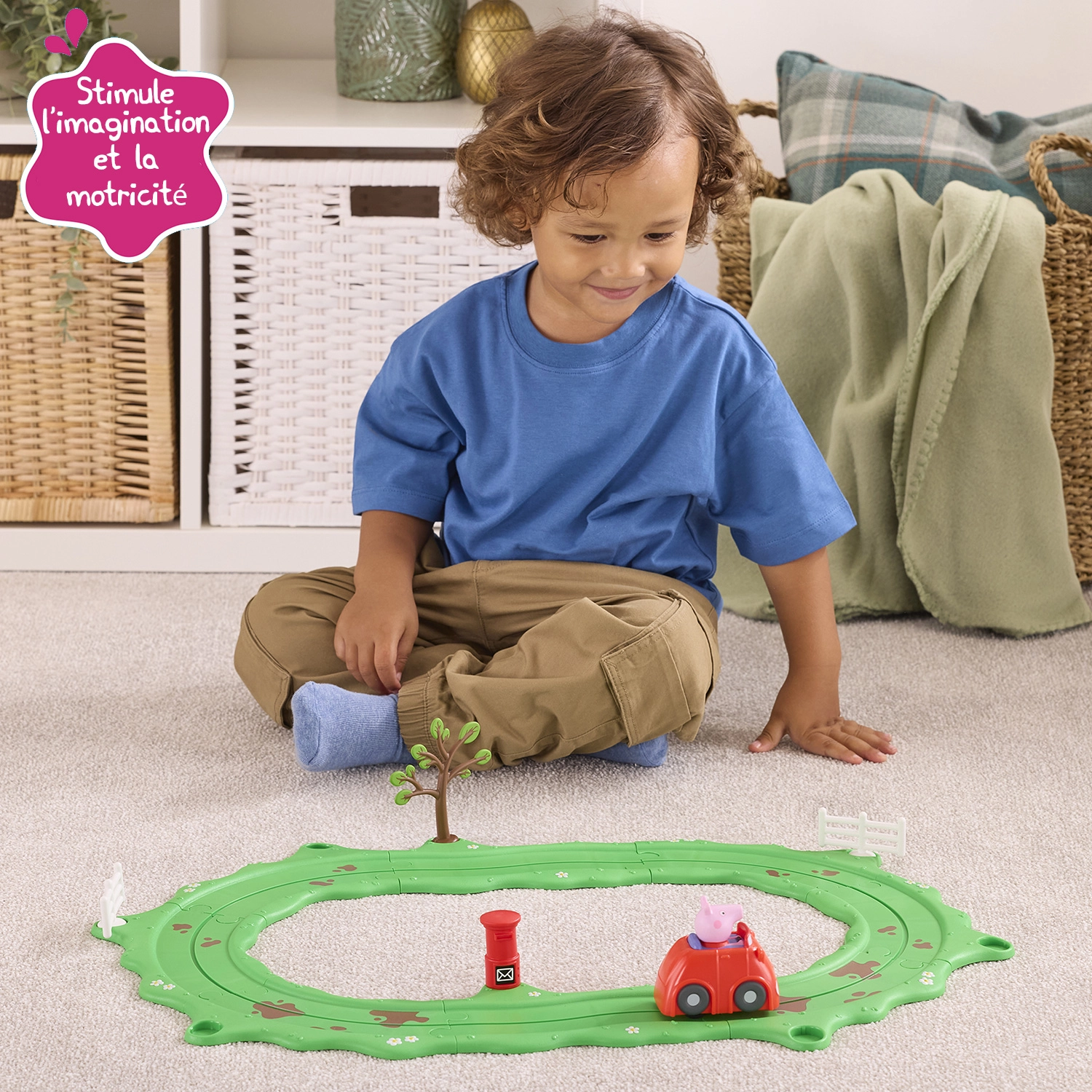 Bandai - Peppa Pig - Coffret Virée en Voiture avec Peppa - La Petite Voiture Rouge Whizz Around – Circuit avec Accessoires, Figurine de Peppa, Voiture Motorisée - Jouet Enfants dès 2 Ans - COP8343 – Image 4