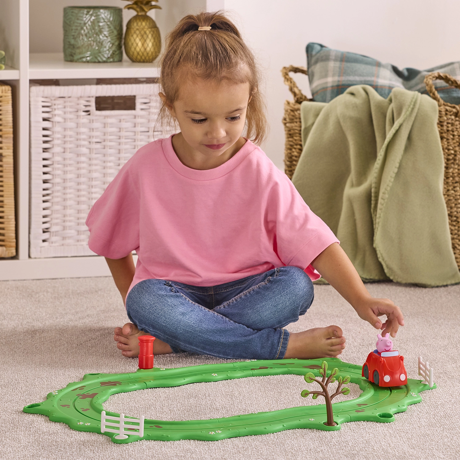 Bandai - Peppa Pig - Coffret Virée en Voiture avec Peppa - La Petite Voiture Rouge Whizz Around – Circuit avec Accessoires, Figurine de Peppa, Voiture Motorisée - Jouet Enfants dès 2 Ans - COP8343 – Image 8